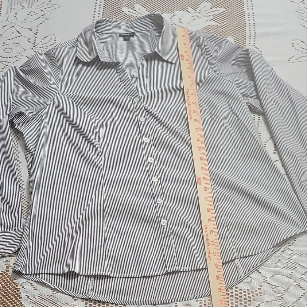 Torrid Black and White Striped Button Up Top 0 L - Picture 2 of 6